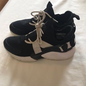 Nike Black and white Huarache